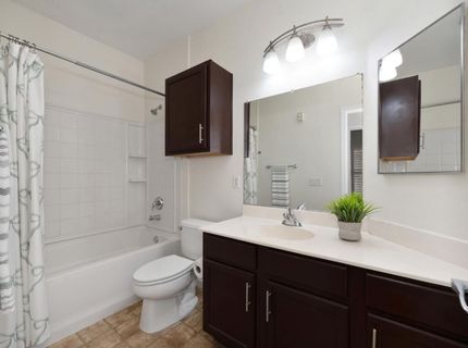 5350 Dunlay Dr #2011, Unit 2011, Sacramento, CA 95835 Photo