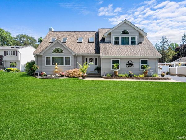 3 Crystal Brook Court, Islip, NY 11751