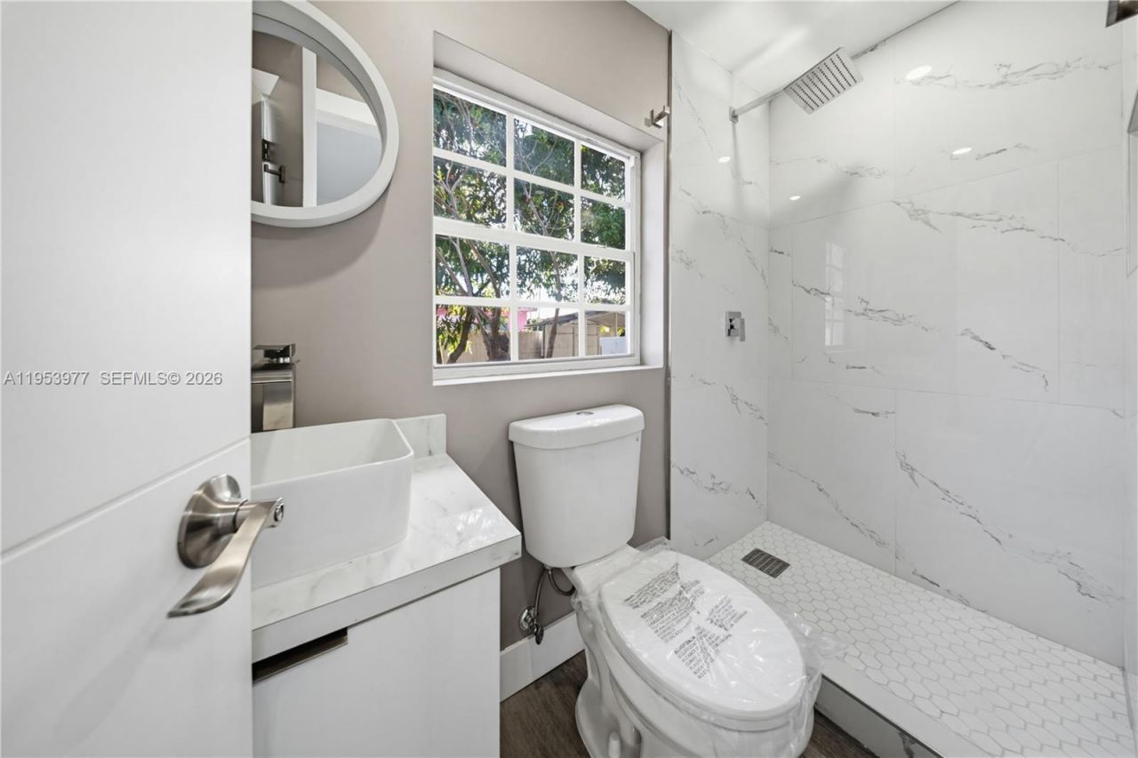 2260 NW 86th Ter, Miami, FL 33147 Photo