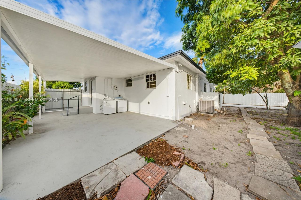 2260 NW 86th Ter, Miami, FL 33147 Photo