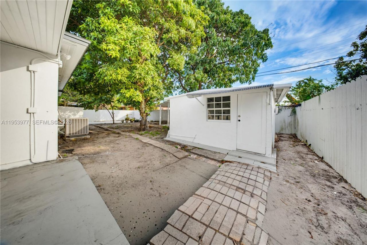 2260 NW 86th Ter, Miami, FL 33147 Photo