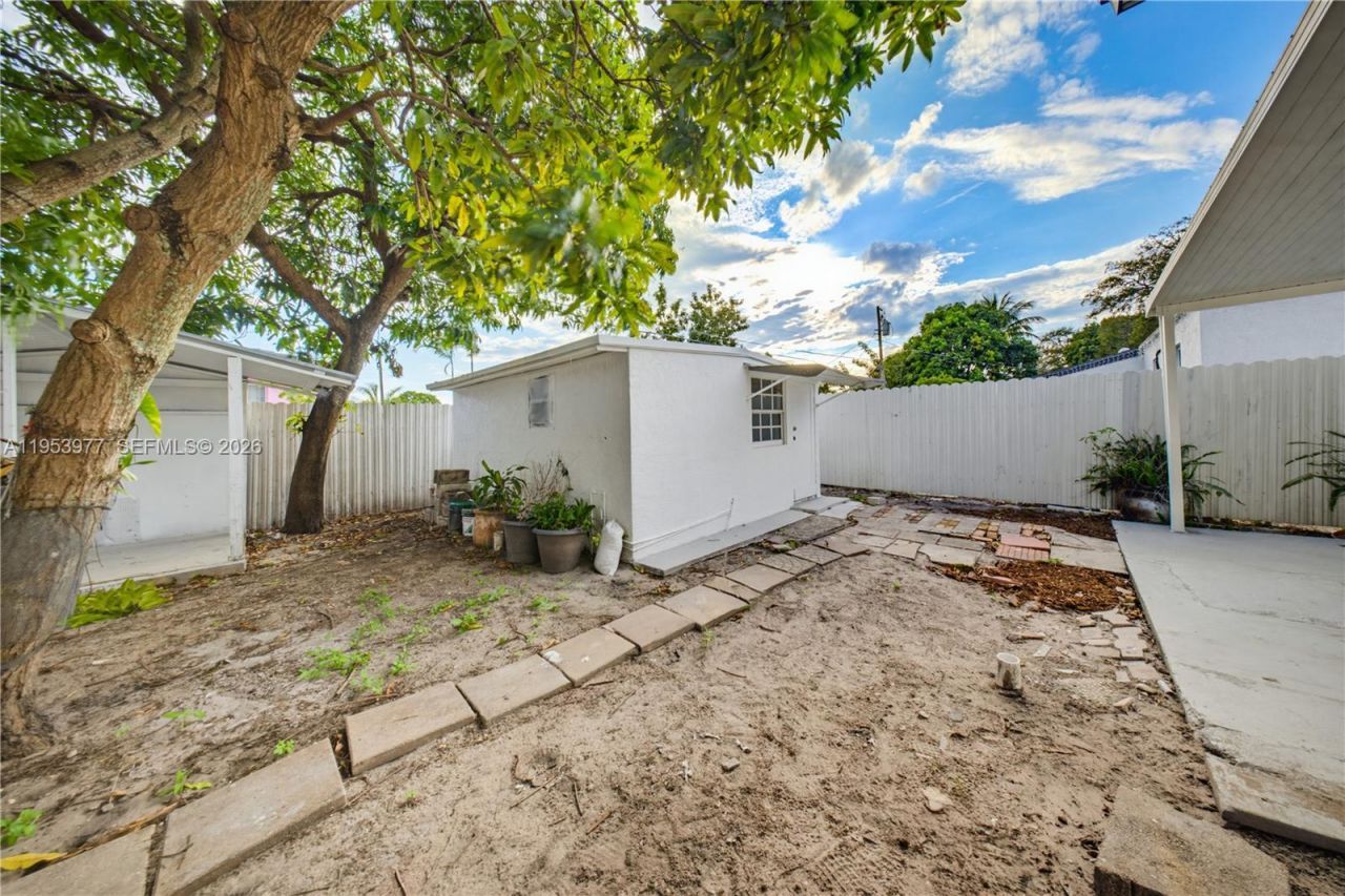 2260 NW 86th Ter, Miami, FL 33147 Photo