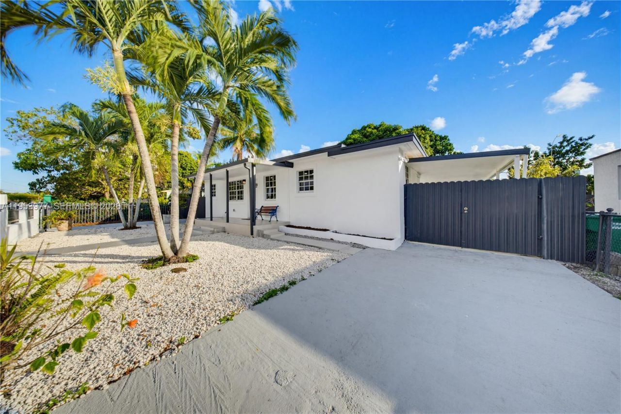 2260 NW 86th Ter, Miami, FL 33147 Photo