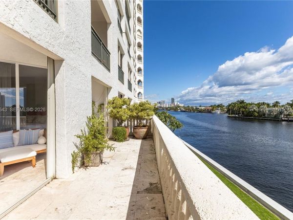 20165 NE 39th Pl, Unit 303 & 204, Aventura, FL 33180
