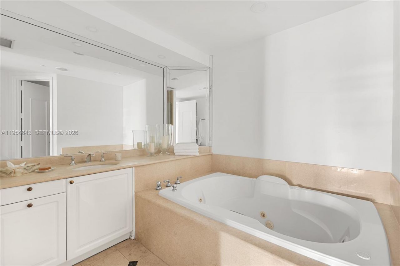 20165 NE 39th Pl, Unit 303 & 204, Aventura, FL 33180 Photo