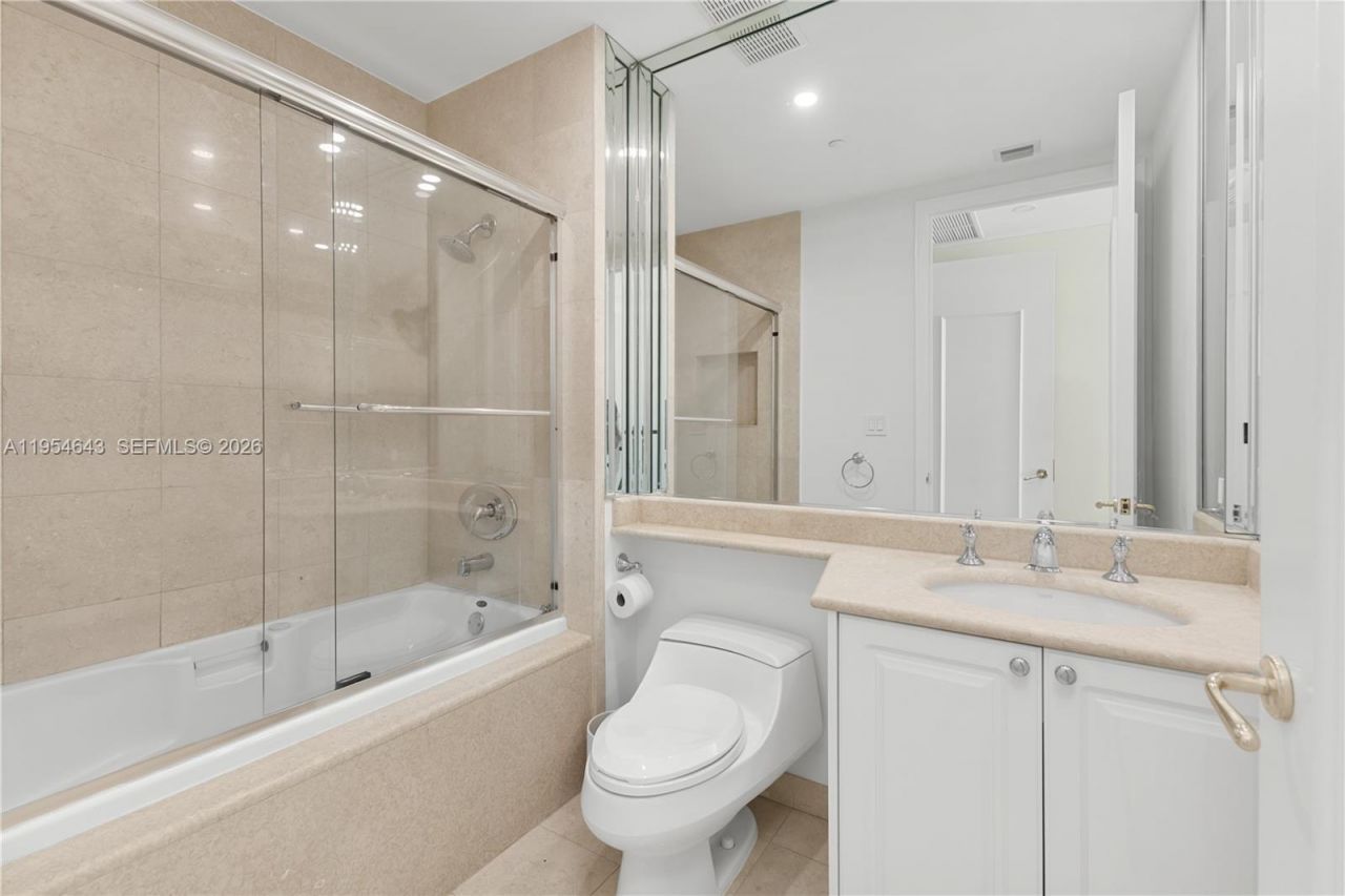 20165 NE 39th Pl, Unit 303 & 204, Aventura, FL 33180 Photo