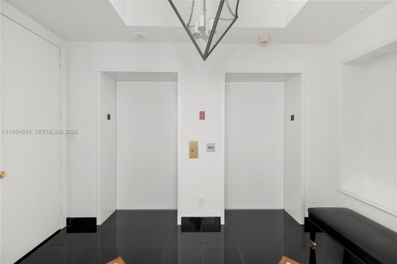 20165 NE 39th Pl, Unit 303 & 204, Aventura, FL 33180 Photo