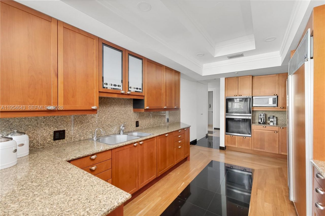 20165 NE 39th Pl, Unit 303 & 204, Aventura, FL 33180 Photo