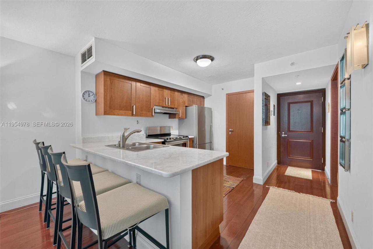 9499 Collins Ave, Unit 205, Surfside, FL 33154 Photo