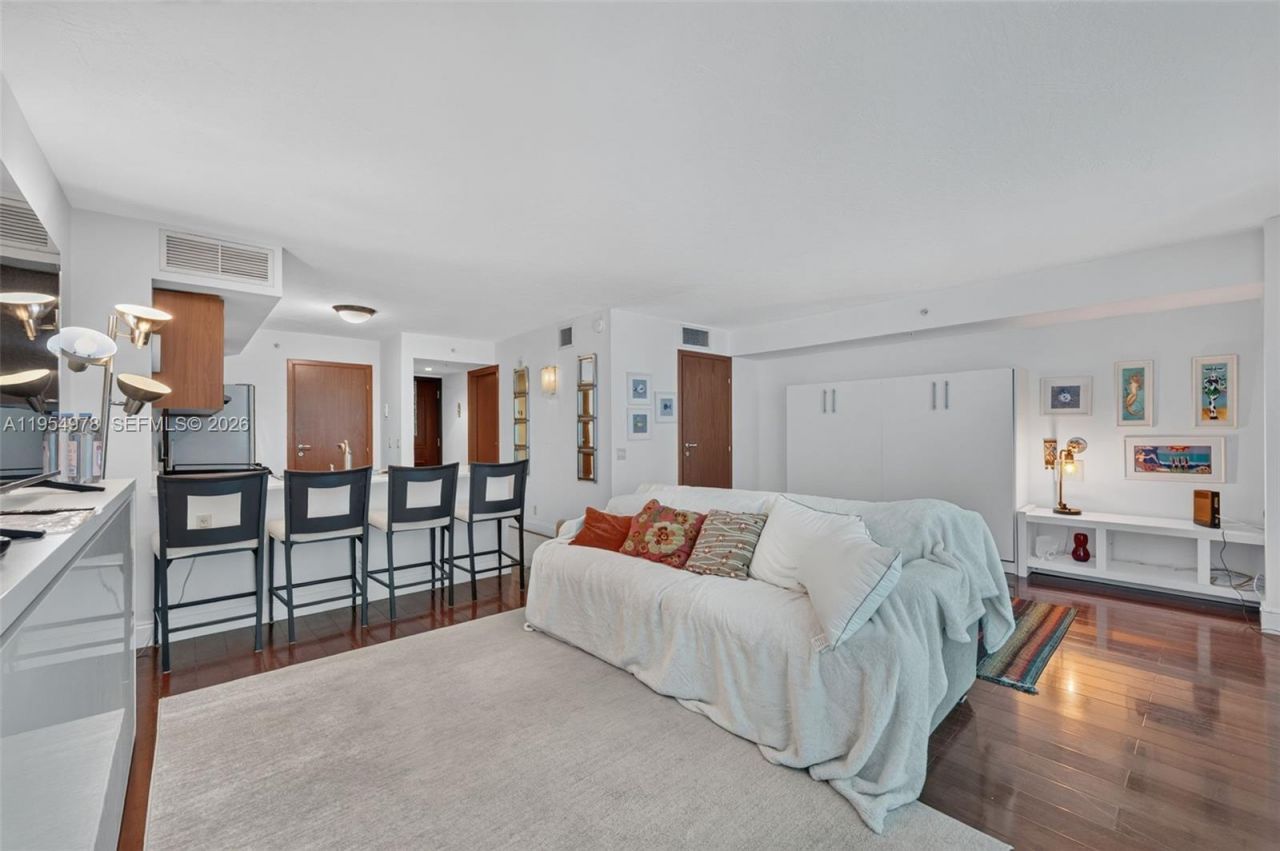 9499 Collins Ave, Unit 205, Surfside, FL 33154 Photo