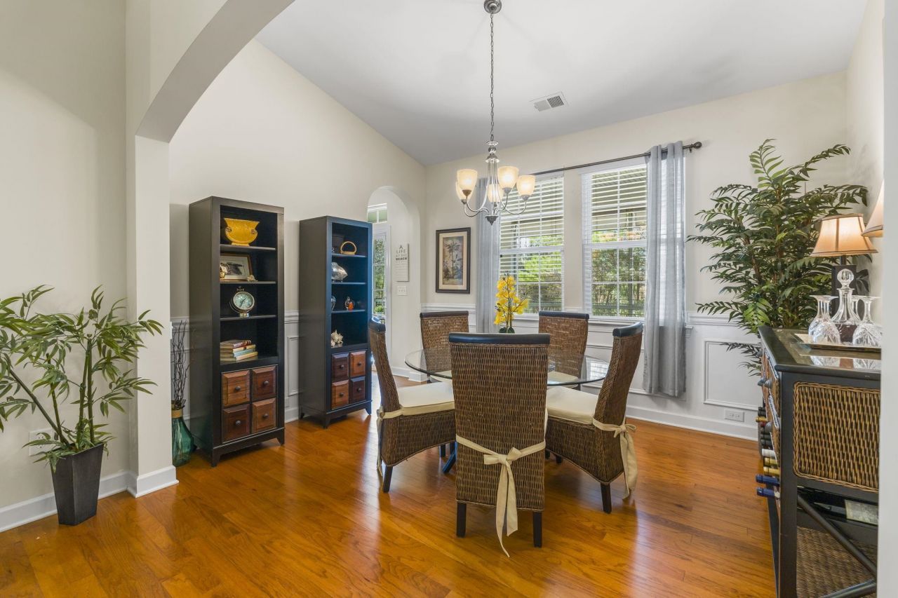 2015 Oxford St. Photo 16