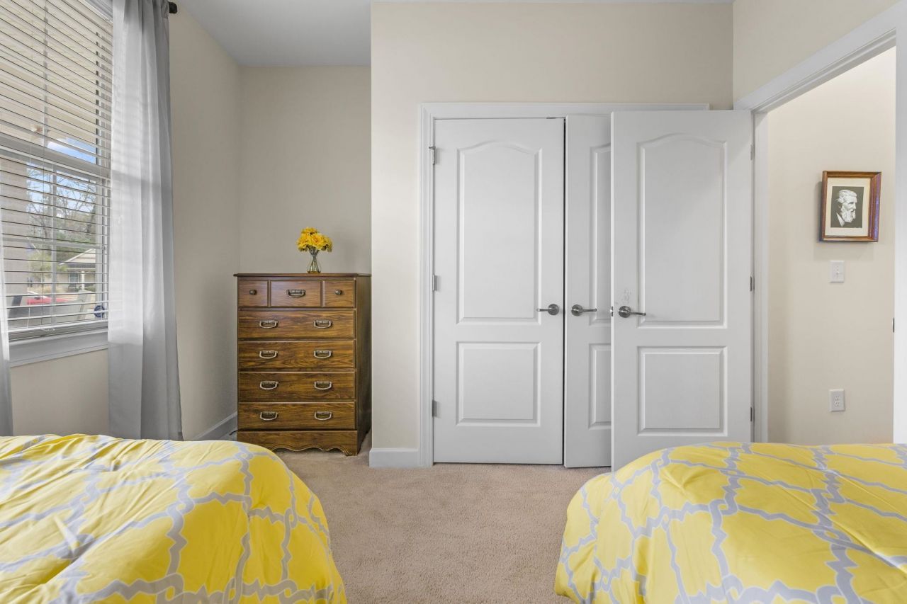 2015 Oxford St. Photo 24