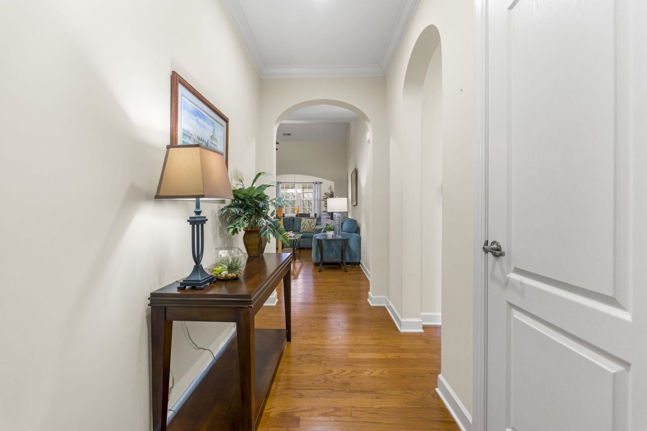 2015 Oxford St. Photo 4