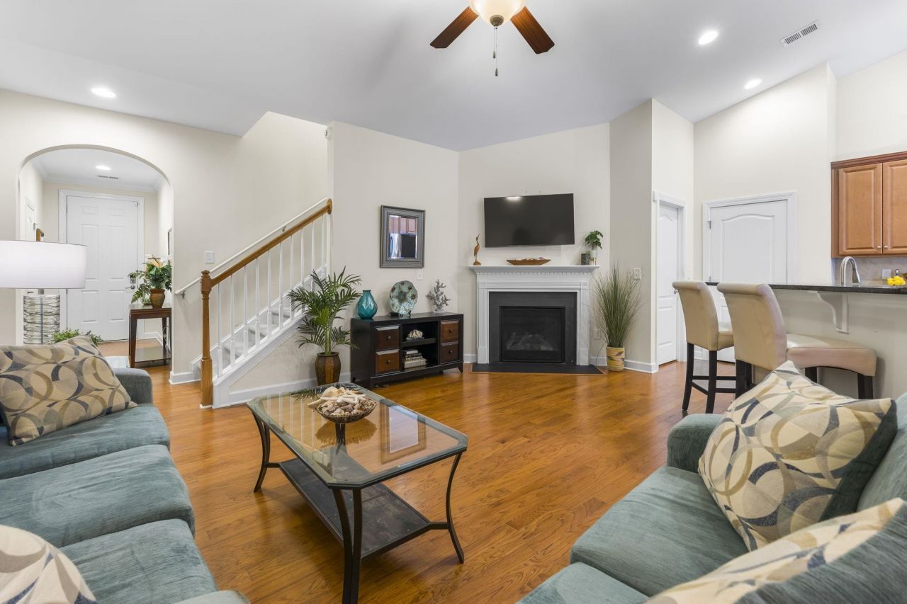 2015 Oxford St. Photo 8