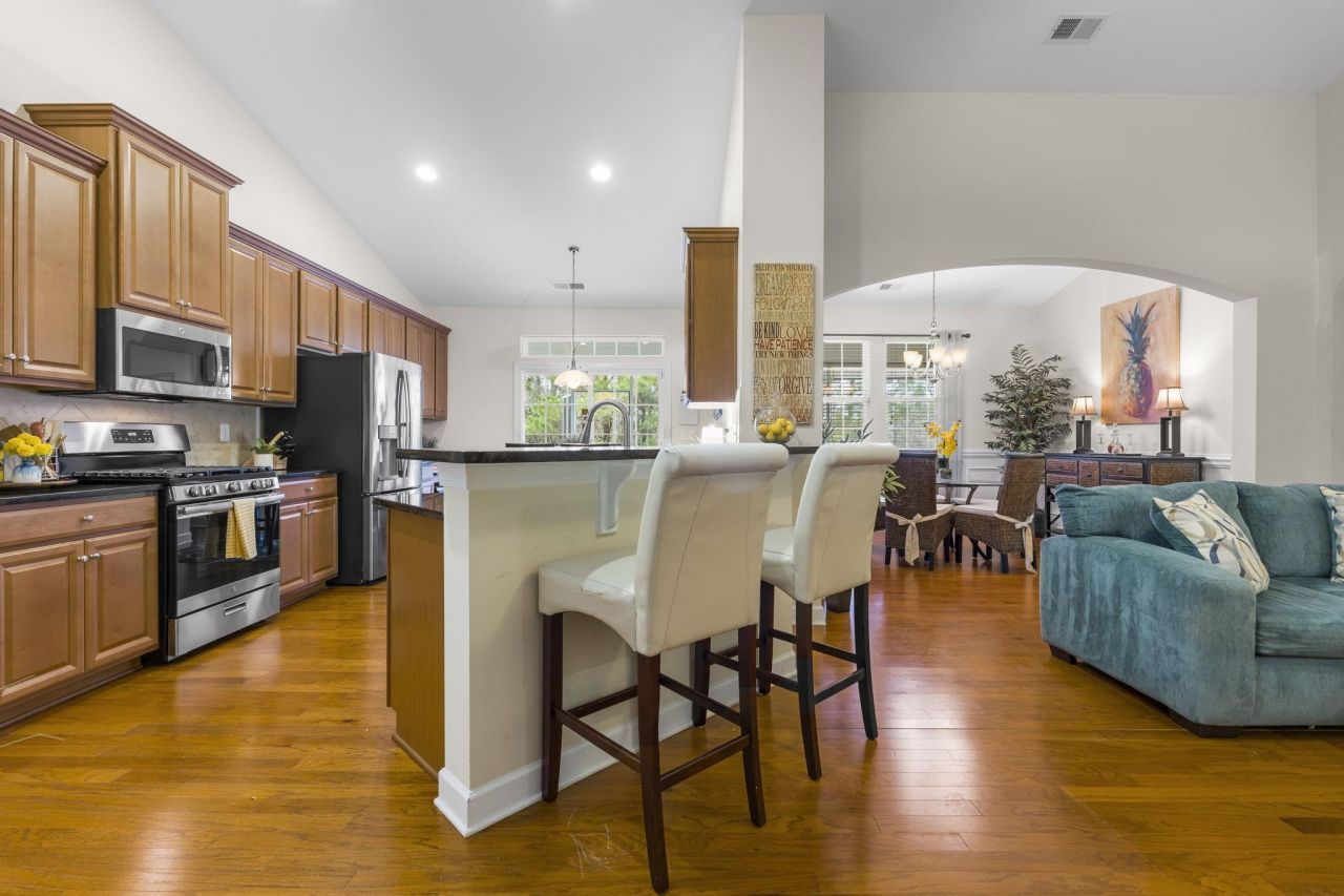 2015 Oxford St. Photo 9