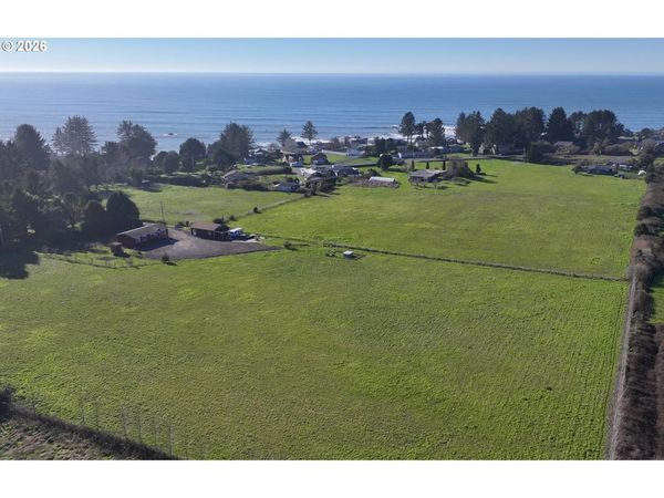 15717 GOSHEN LN, Brookings, OR 97415