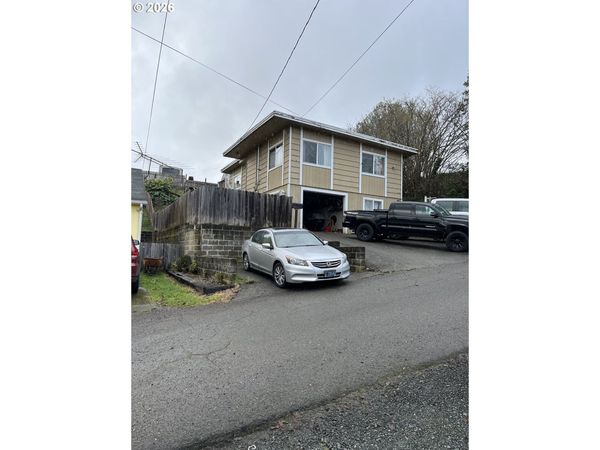 521 N BIRCH ST, Coquille, OR 97423