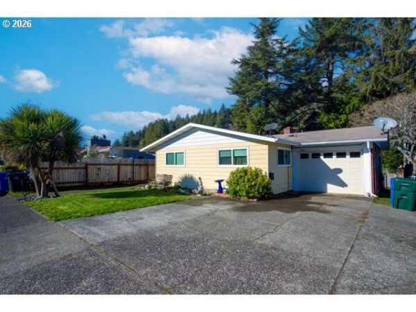 1745 GREENWOOD AVE, Reedsport, OR 97467