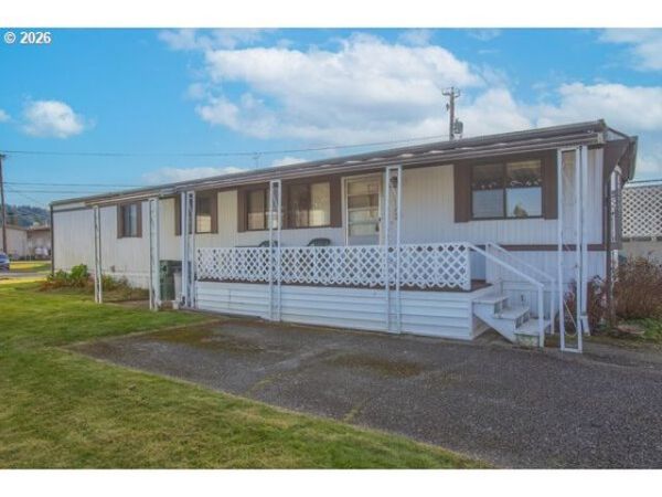 1413 HAWTHORNE AVE, Unit 32, Reedsport, OR 97467
