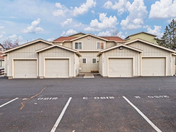 2150 SW Canyon Drive, Redmond, OR 97756