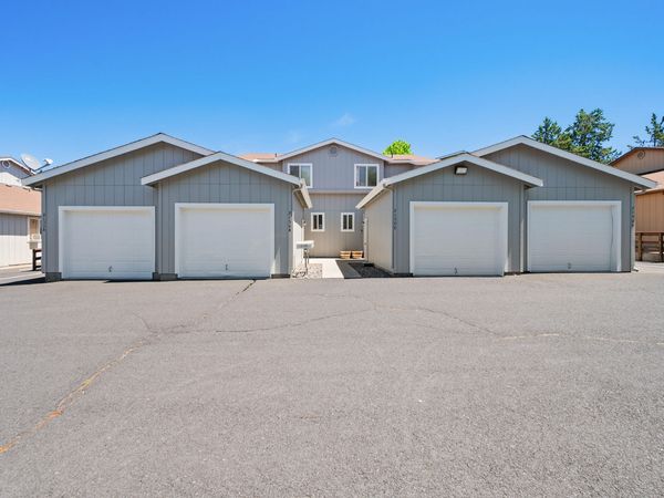2150 SW Canyon Drive, Redmond, OR 97756