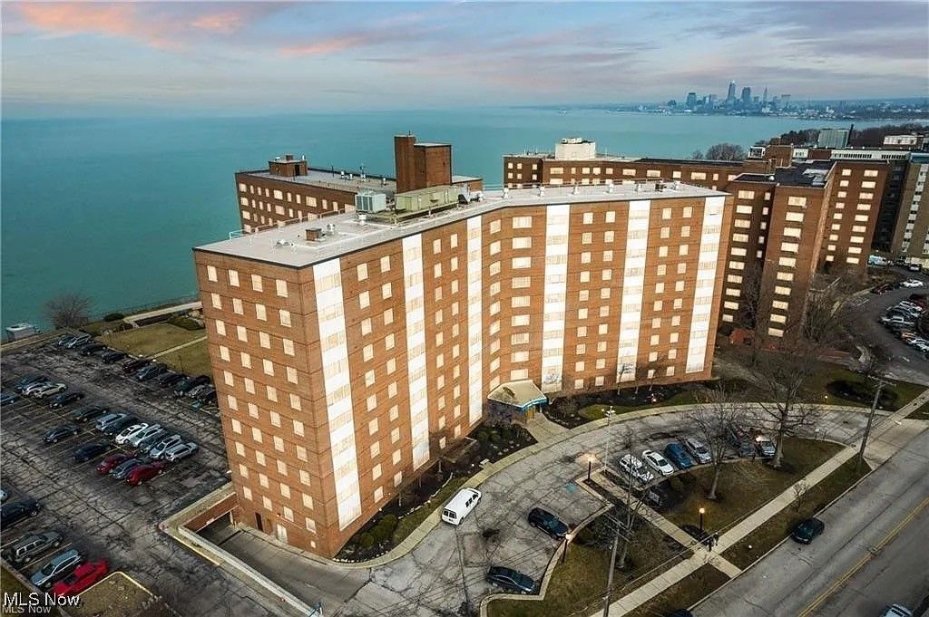 11850 Edgewater Drive, Unit 624, Lakewood, OH 44107 Main Photo