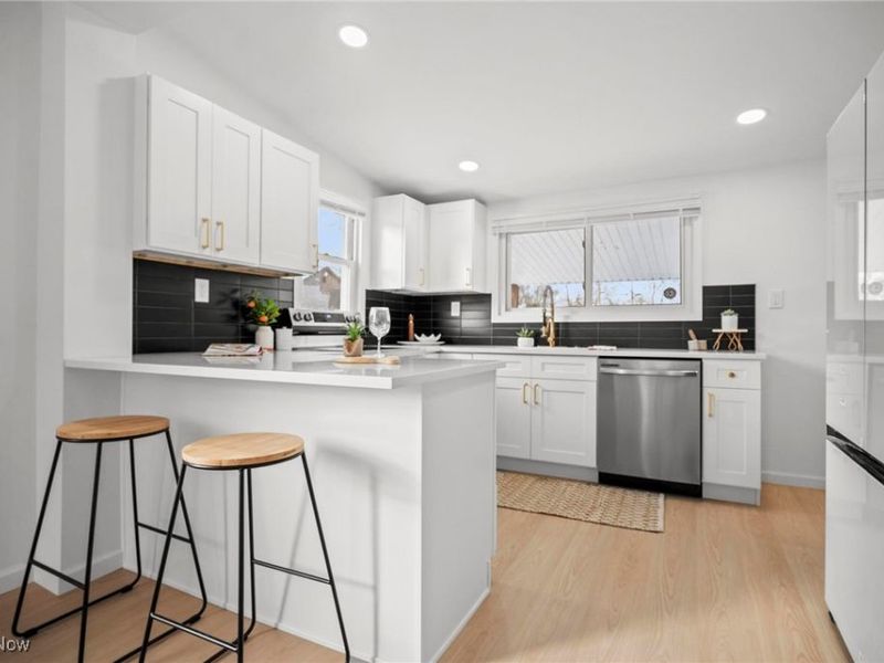 790 Kenilworth Avenue, Sheffield Village, OH 44054 Photo 2