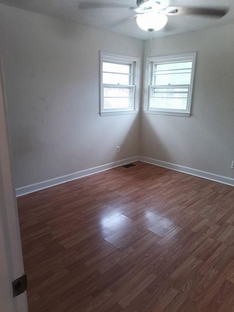 4625 Graham St. Photo 14
