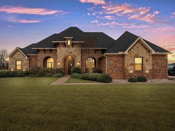 380 N Quail Run Drive, West, TX 76691