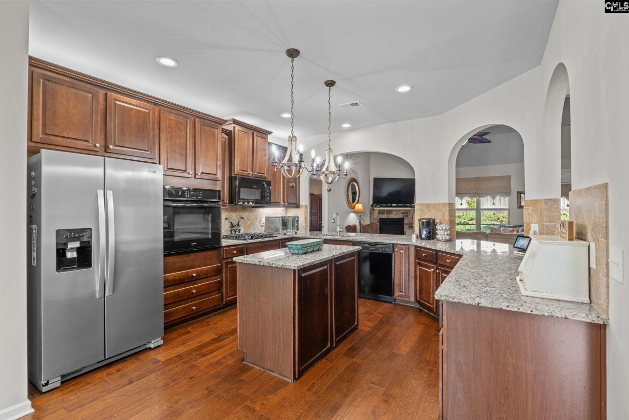 317 Grey Oaks Court  Photo 7