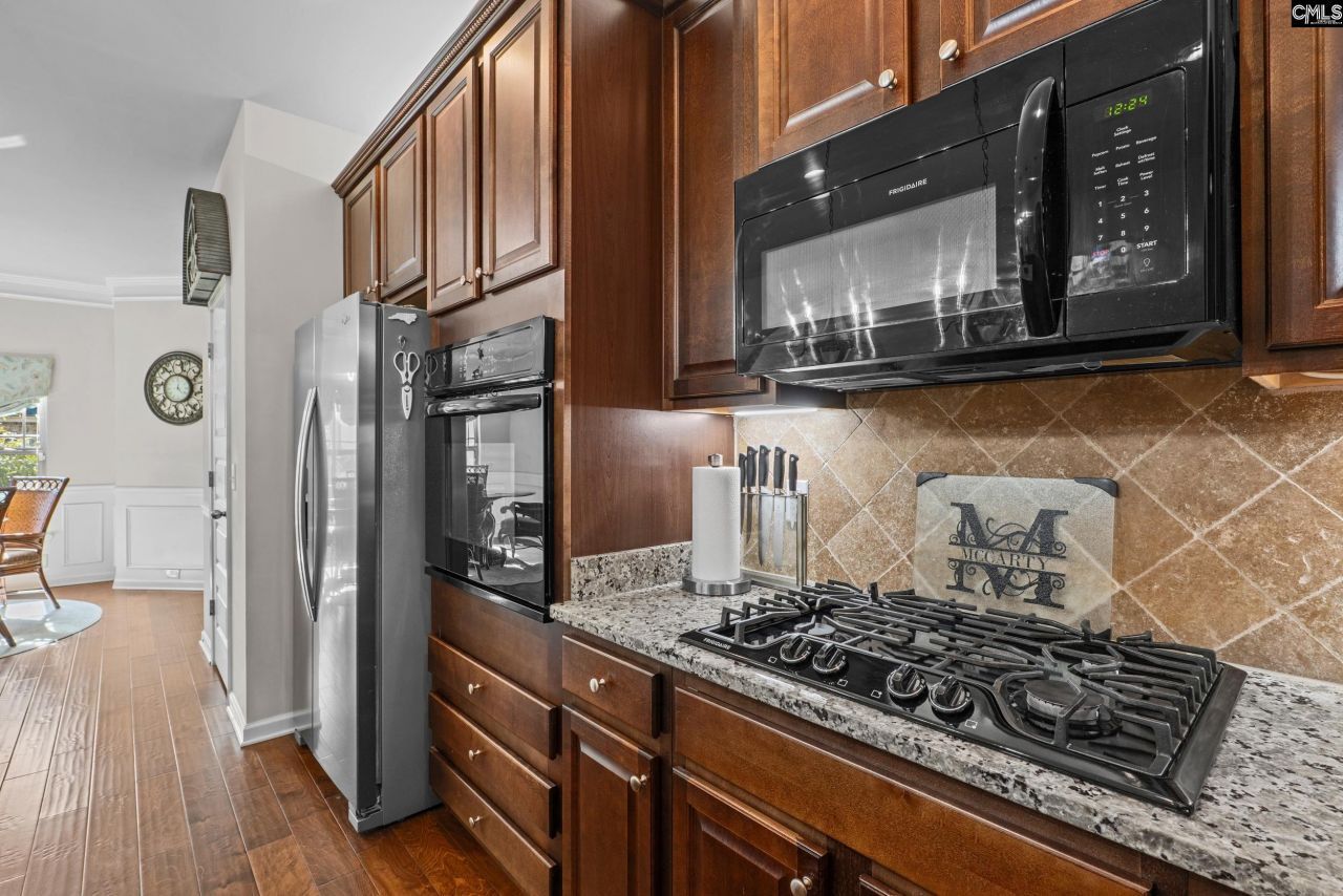 317 Grey Oaks Court  Photo 8