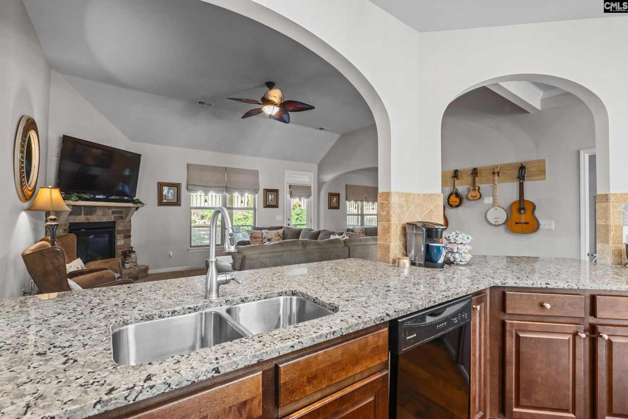 317 Grey Oaks Court  Photo 9