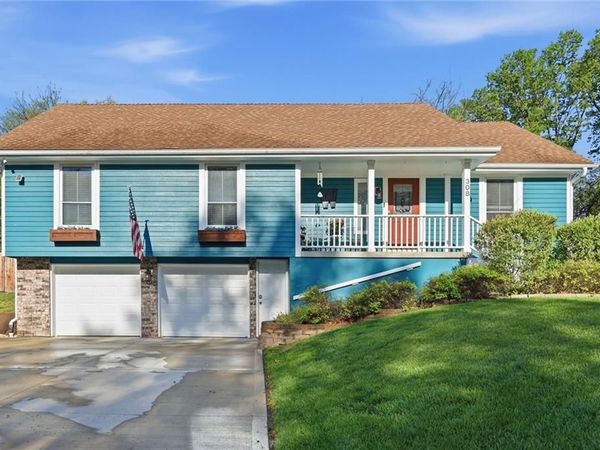 308 SE Colony Drive, Lee's Summit, MO 64063