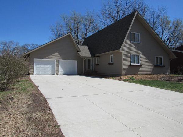 211 Tanglewood Lane, Blue Earth, MN 56013