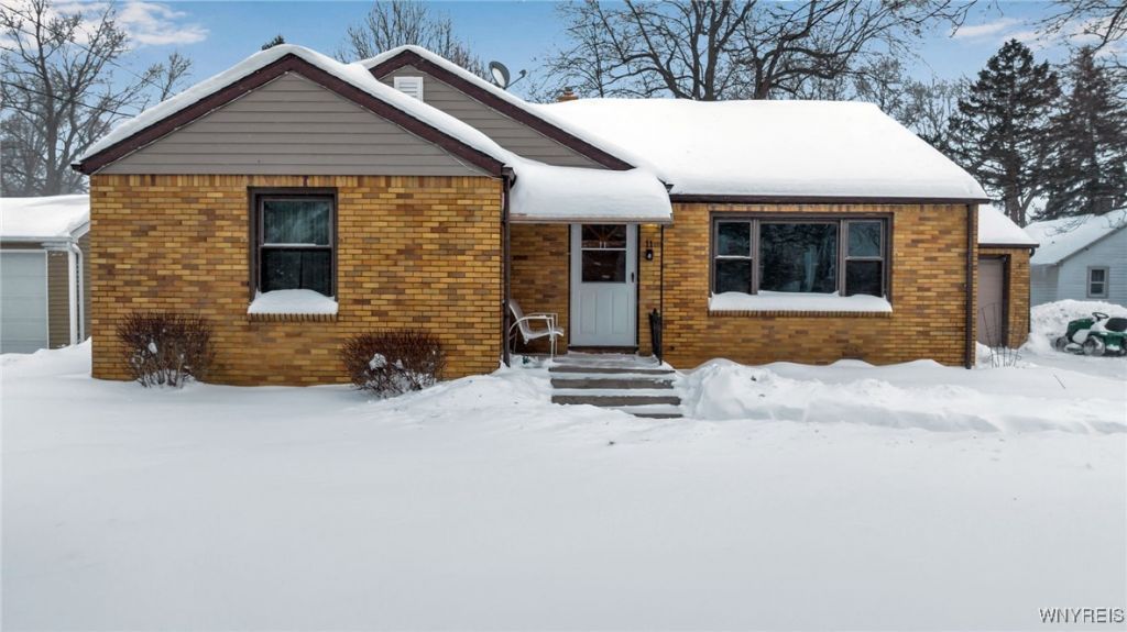 11 Cemetery Road, Lancaster, NY 14086 Main Photo