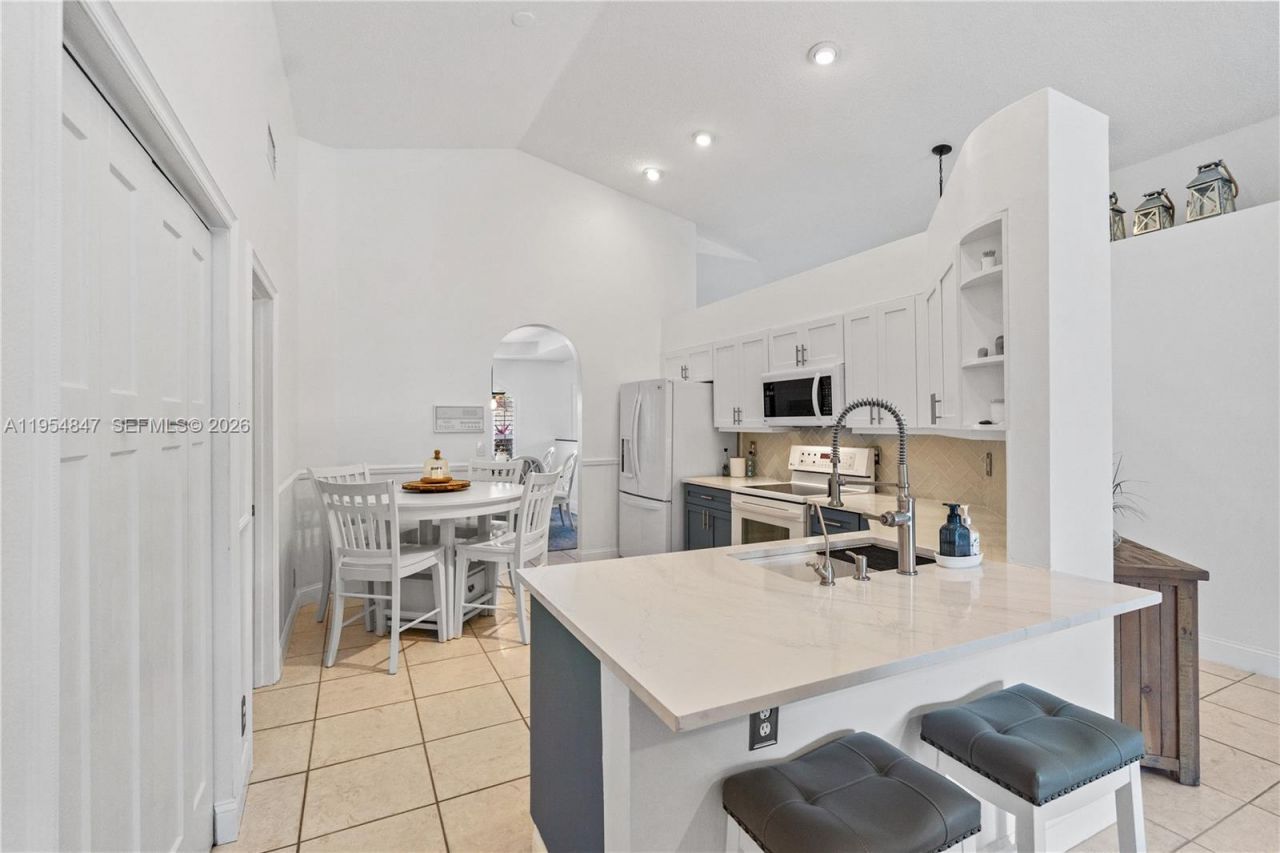 1024 NW 184th Way, Pembroke Pines, FL 33029 Photo