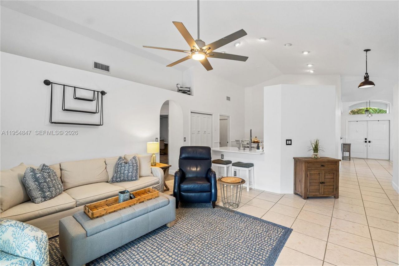 1024 NW 184th Way, Pembroke Pines, FL 33029 Photo