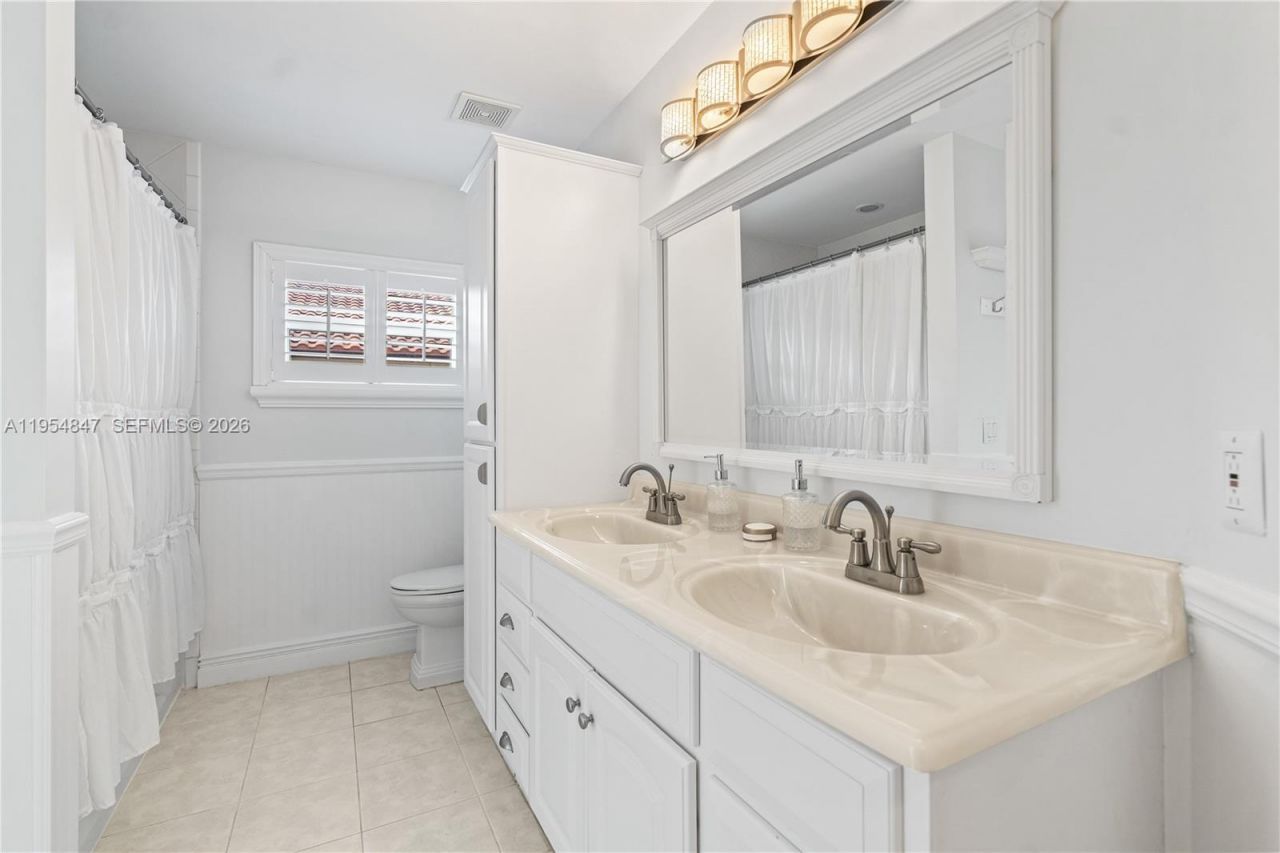 1024 NW 184th Way, Pembroke Pines, FL 33029 Photo