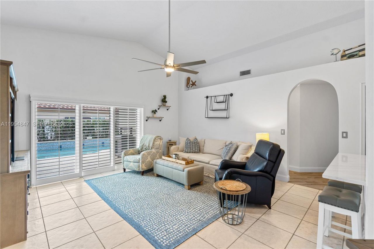 1024 NW 184th Way, Pembroke Pines, FL 33029 Photo