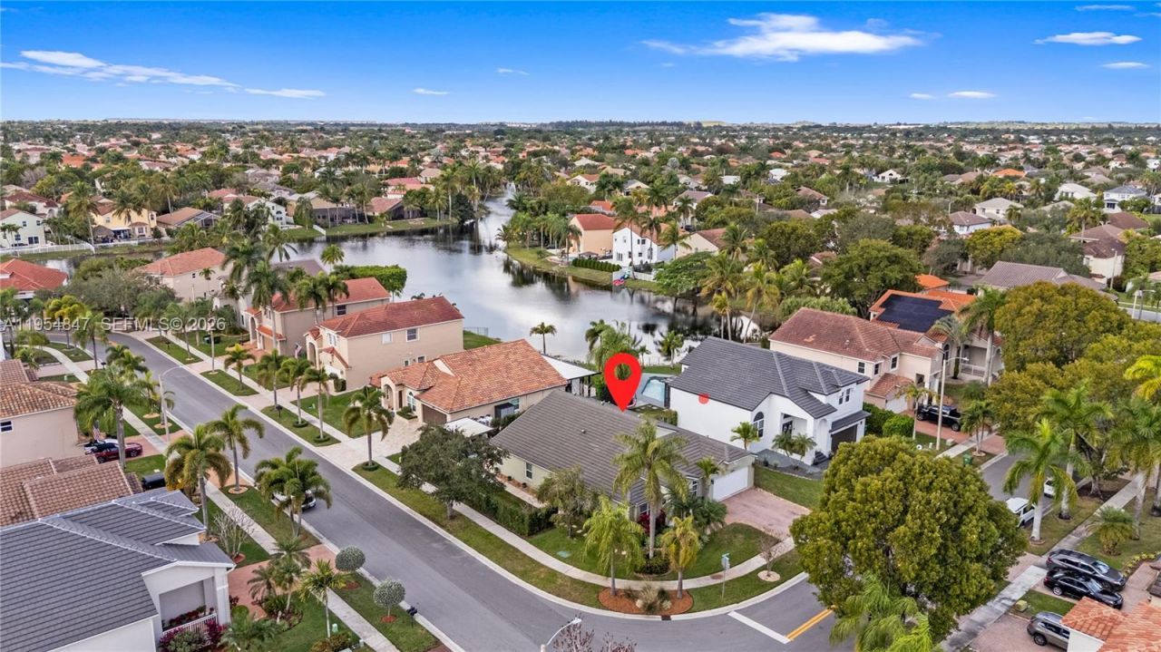 1024 NW 184th Way, Pembroke Pines, FL 33029 Photo