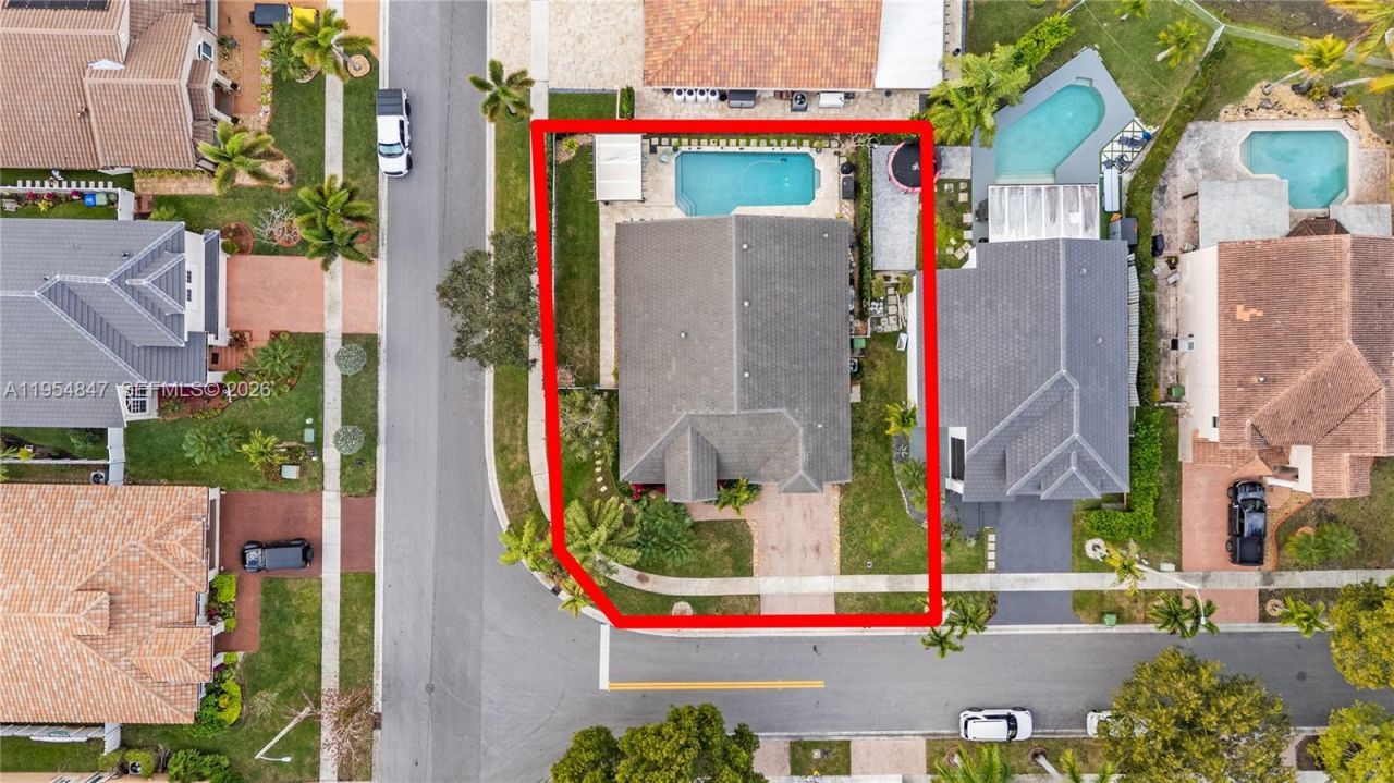 1024 NW 184th Way, Pembroke Pines, FL 33029 Photo