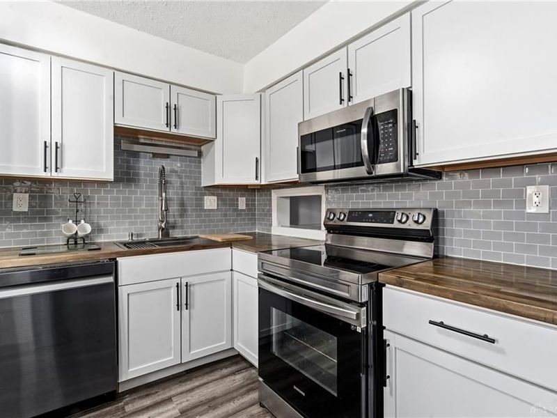 6484 Quintessa Court, Dayton, OH 45449 Photo 2