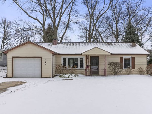 722 Countryside Drive, Wheaton, IL 60187