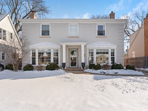 931 N Kennicott Avenue, Arlington Heights, IL 60004