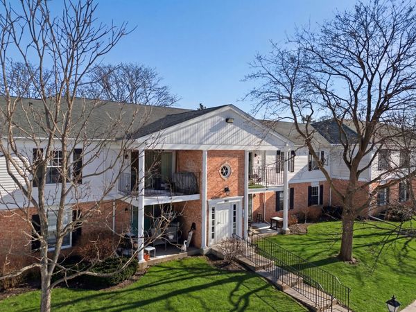 963 Golf Course Road, Unit 5, Crystal Lake, IL 60014