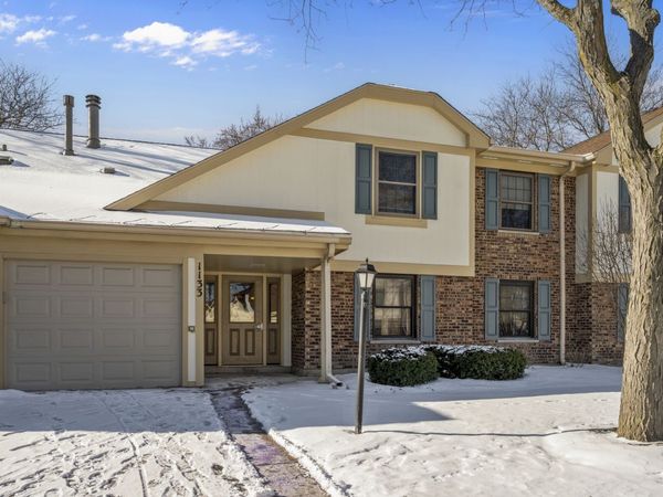 1133 Hawthorne Court, Unit A2, Wheeling, IL 60090