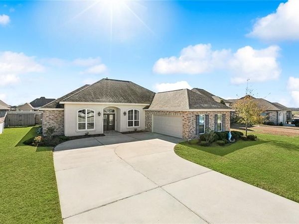 205 COVE POINTE Drive, Luling, LA 70070
