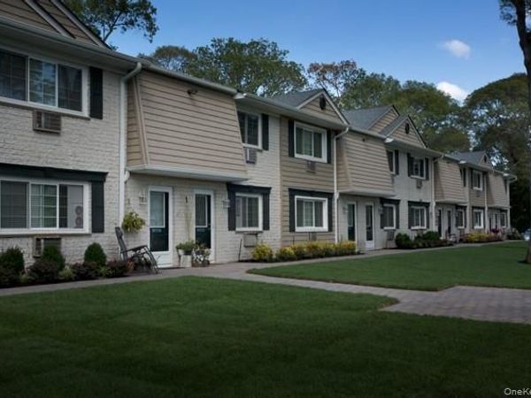 12 longwood Place , Unit 1202B, Coram, NY 11727