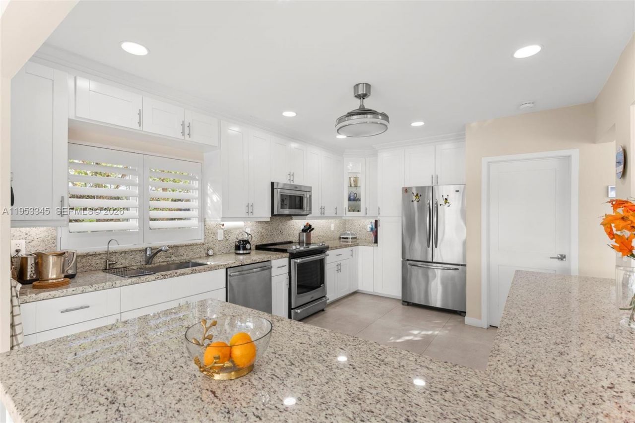 6830 Winged Foot Dr, Hialeah, FL 33015 Photo