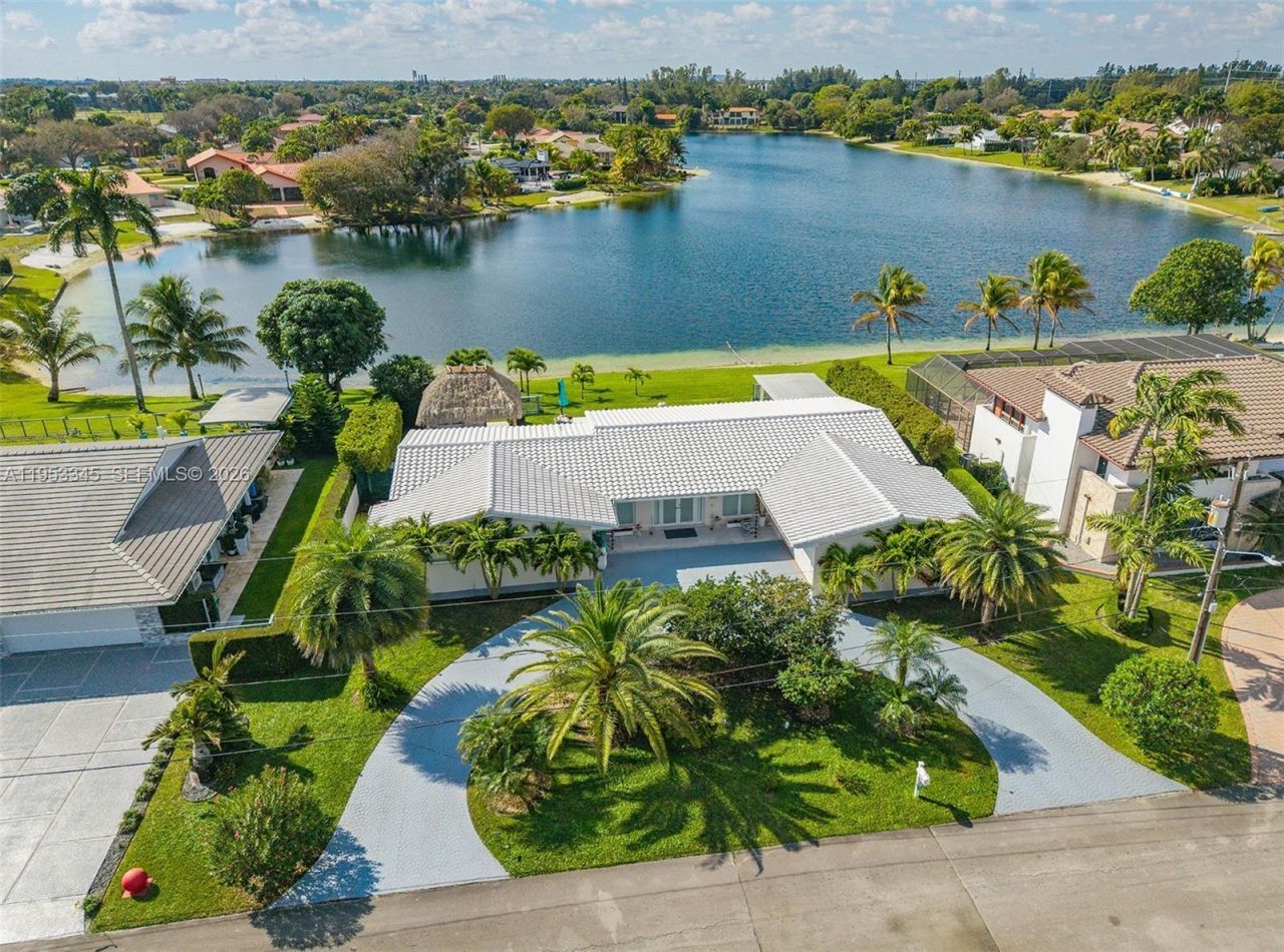 6830 Winged Foot Dr, Hialeah, FL 33015 Photo